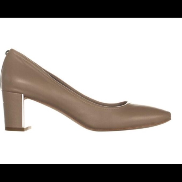 Donald Pliner Women’s Pumps - Picture 4 of 5